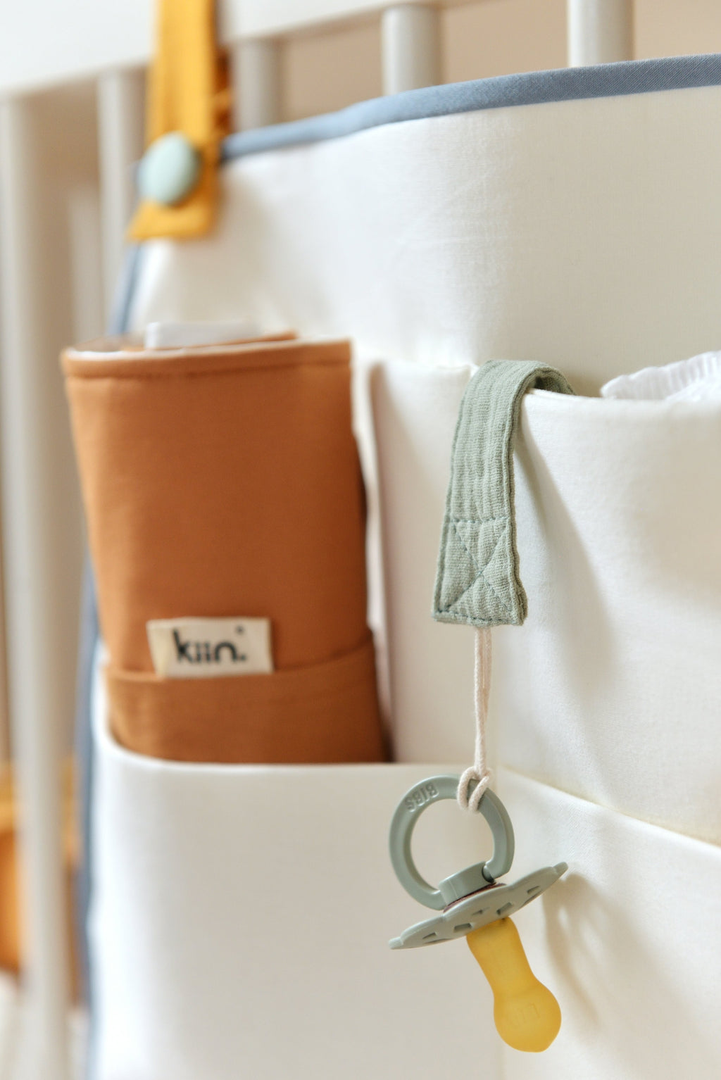 Offwhite Crib Organizer