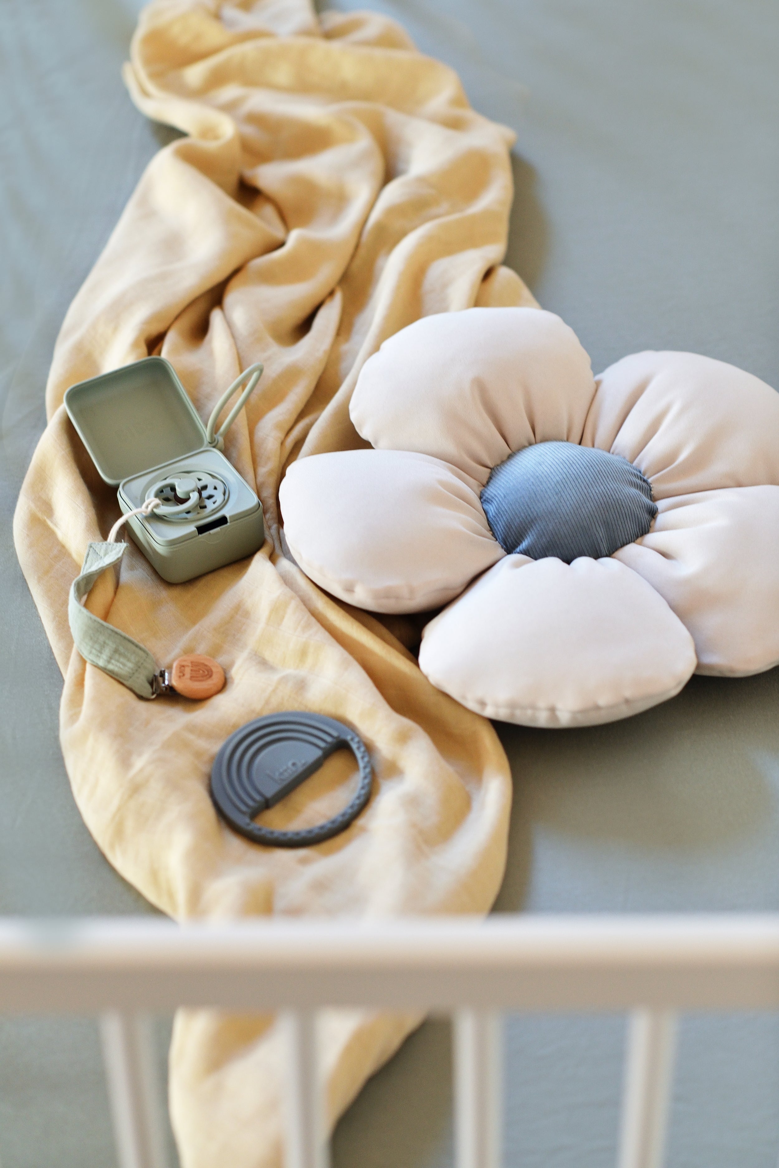 Daisy Decor Pillow